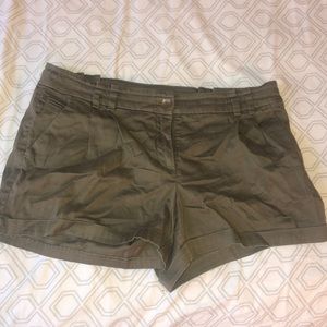 H&M Olive Women’s Size 8 Shorts